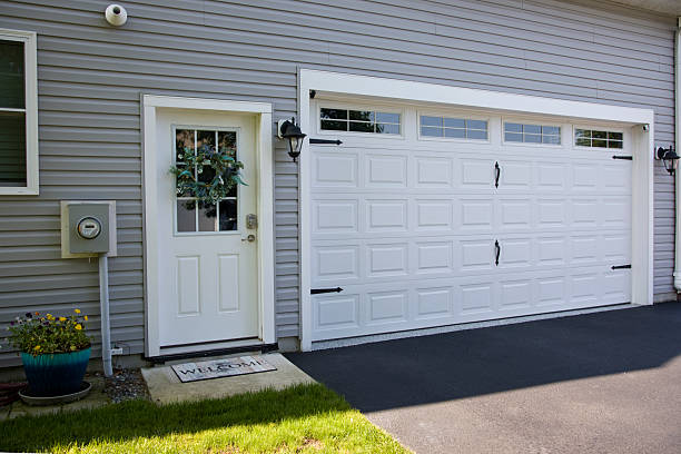 24/7 Emergency Garage Door Roller Replacement experts in Howard County County, MO